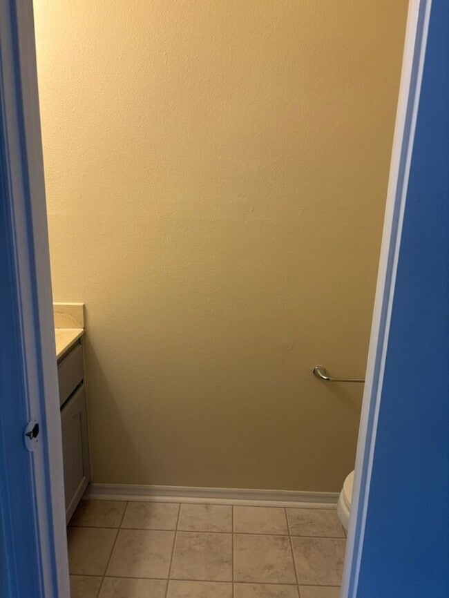 Building Photo - 2823 Breezewood Ave