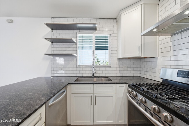 Building Photo - 3615 N 15th Ave