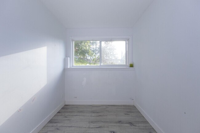 Building Photo - 2579 Sugarpine St