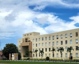 Building Photo - 7420 W 20th Ave