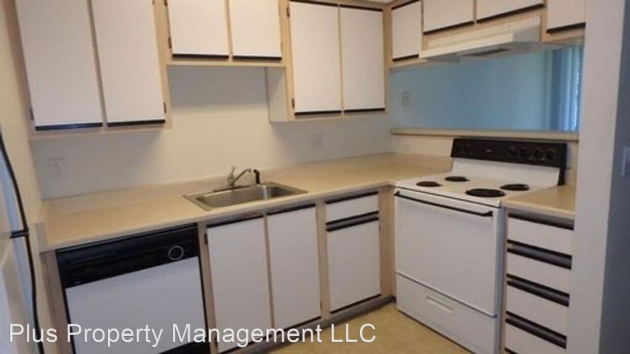 Building Photo - 2742 NE Mesa Ct