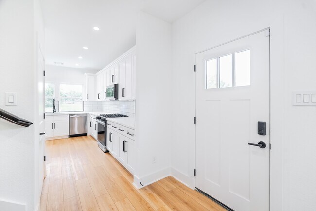 Building Photo - 7903 Sunnyhill St