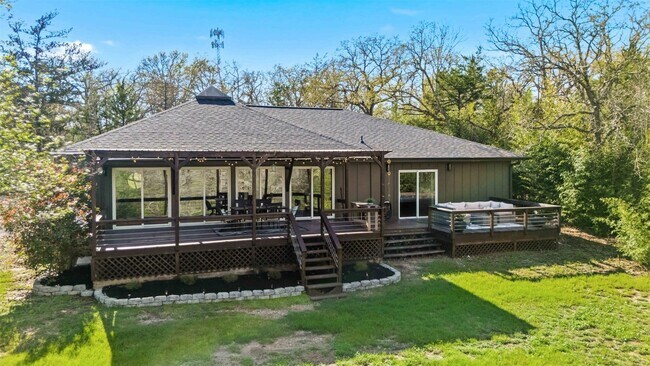 Foto del edificio - 8052 Perry Ln