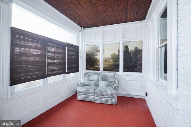 3_ENCLOSED_PORCH_1 - 6212 Webster St House