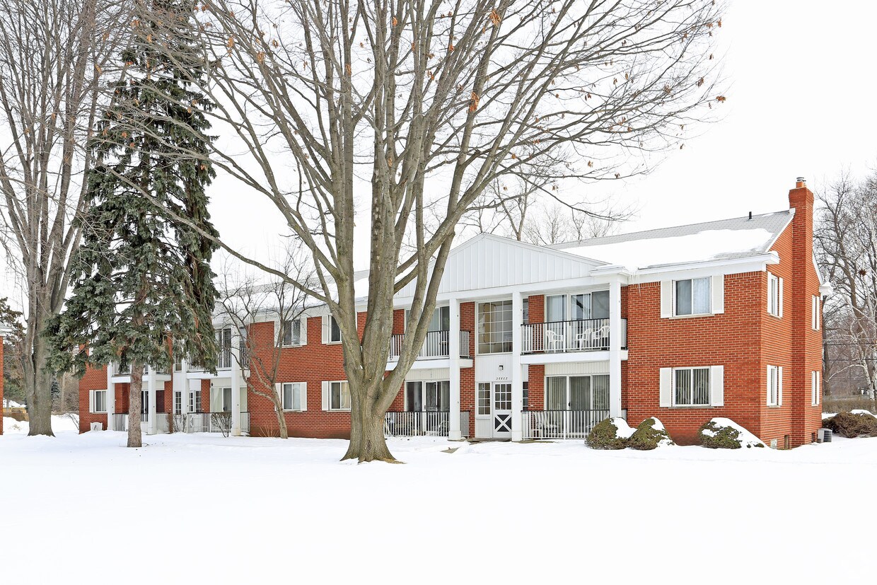 Holiday Center Apartments Apartments in Clinton Township, MI