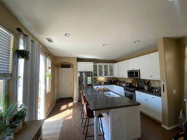Foto del edificio - 3 Bedrooms with attached garage in Harveston