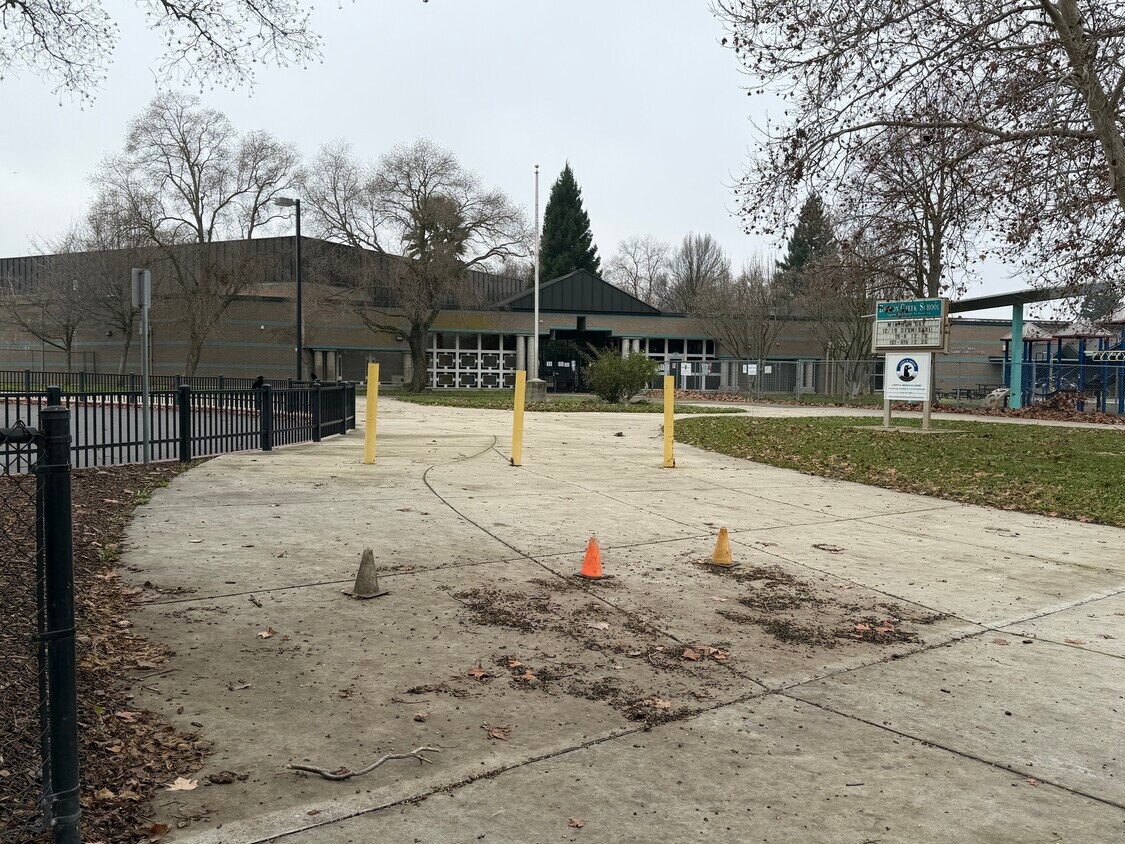 Foto del edificio - 2680 Millcreek Dr