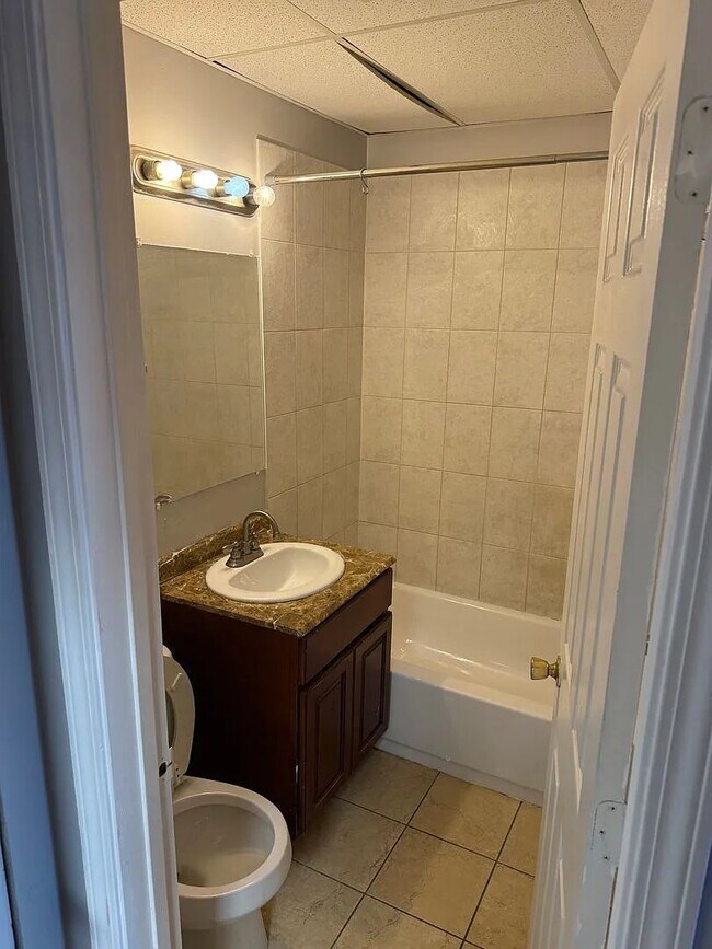Foto del edificio - 1613 W 87th St