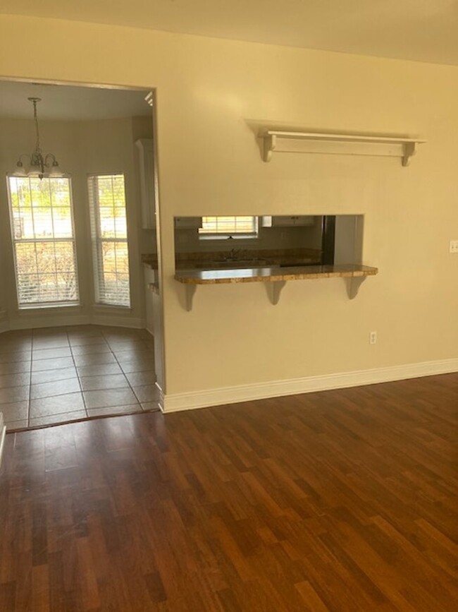 Building Photo - Perkinston 3 Bedroom