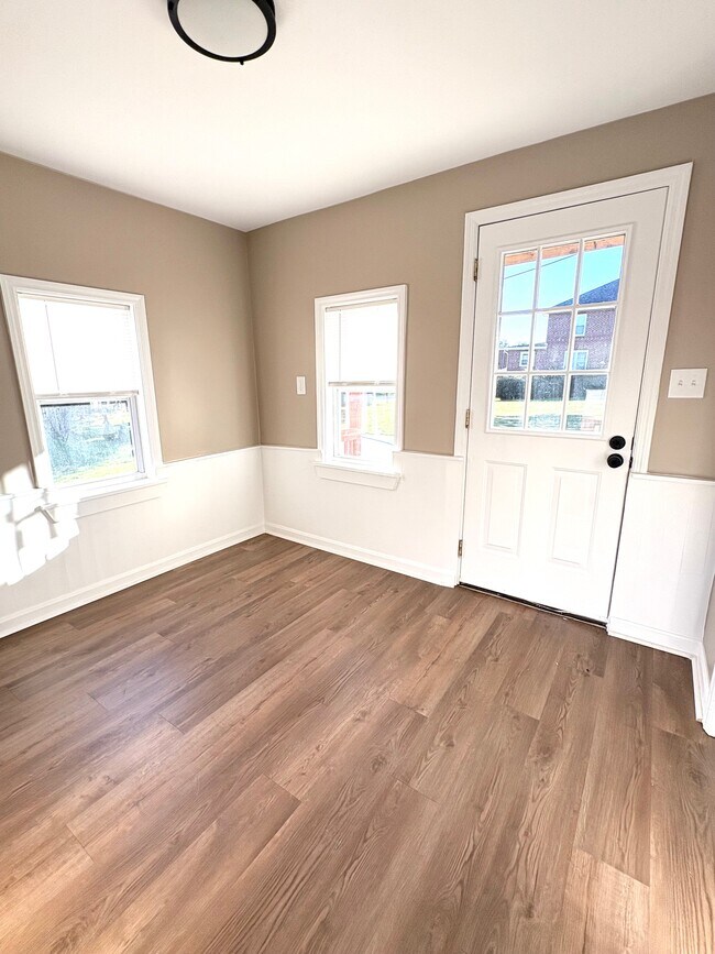 Foto del edificio - 102 N Baltimore St