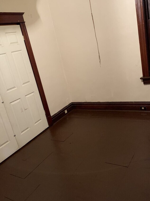 Primary Photo - BEAUTIFUL SOUTHSIDE APARTMENT