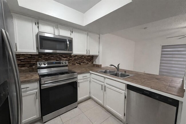 Building Photo - 2428 Summerfield Pl