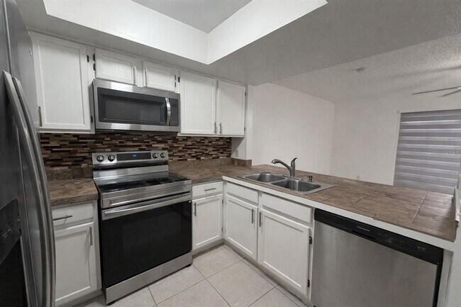 Foto del edificio - 2428 Summerfield Pl