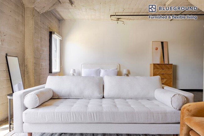 Foto del edificio - 1617 Cosmo St