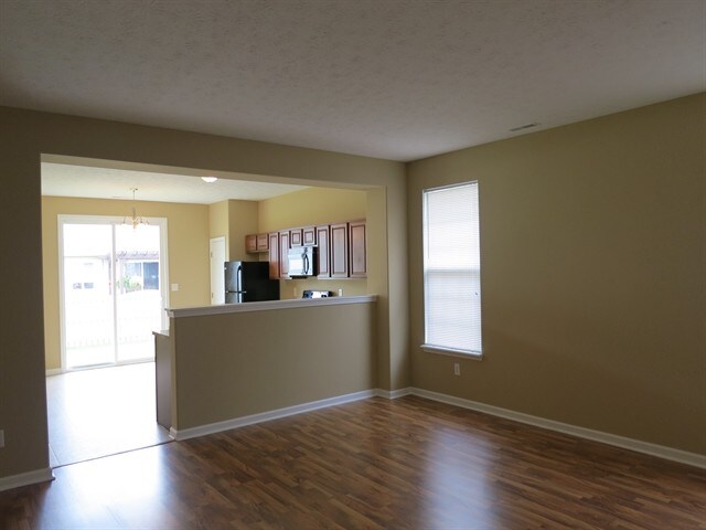 Foto del edificio - 8185 Sydney Ln