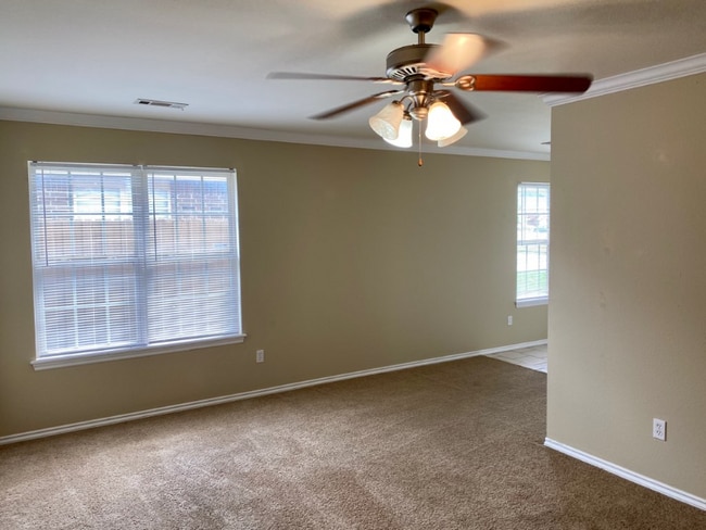 Foto del edificio - 1554 Willowbrook Dr