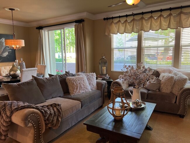 Living/dining room - 4402 Esplanade Cir