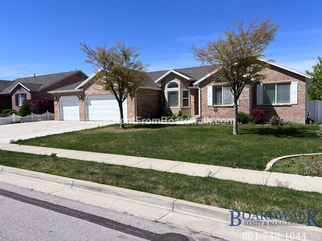 Foto del edificio - SPECTACULAR 5 Bed home in South Jordan!