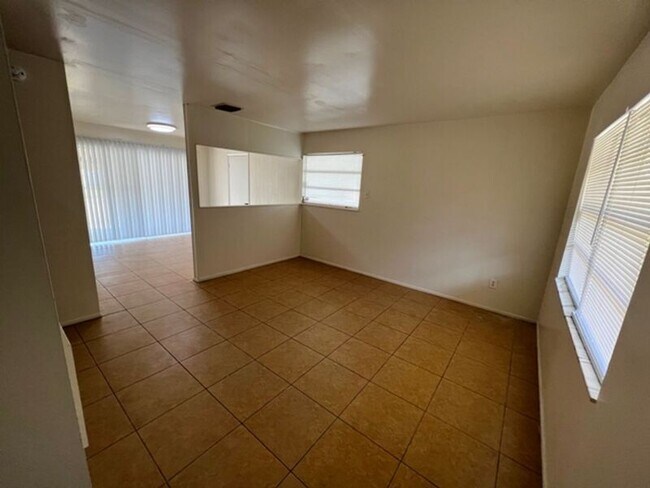 Foto del edificio - 1700 Ravenall Ave