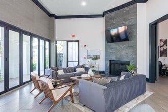 Building Photo - Fountain View on the Plaza