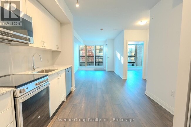 Building Photo - 700 Sheppard Ave W