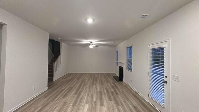 Building Photo - 576 River Run Dr