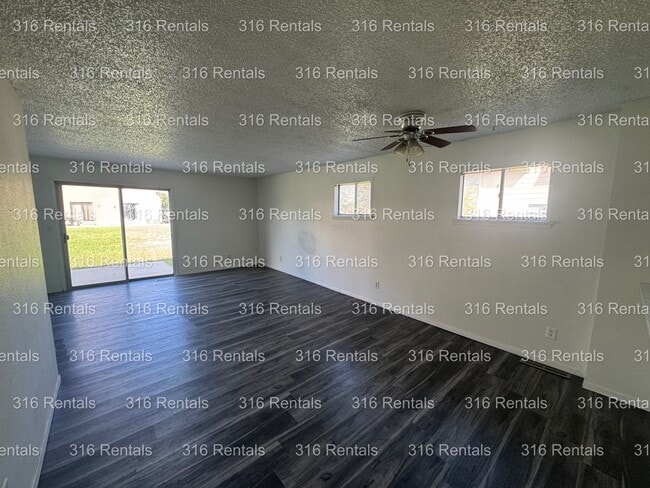 Building Photo - $850- 2 bed 1 bath - Townhomes