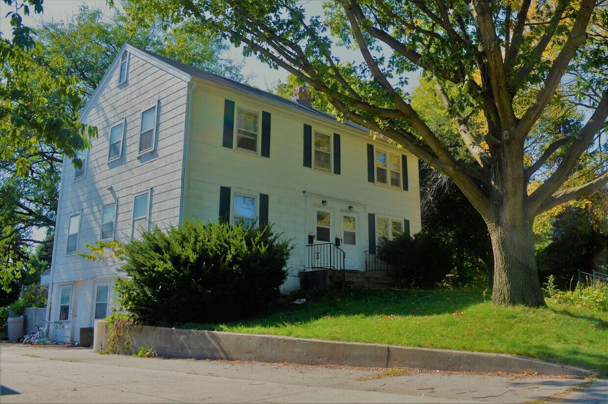 Foto principal - 312 E 6th St