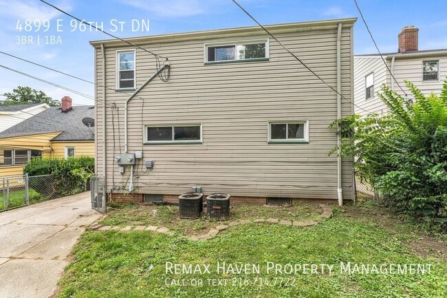 Building Photo - 4899 E 96th St DN Garfield Heights  - Spac...