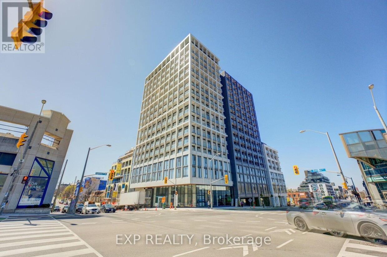 Primary Photo - 2020-2020 Bathurst St