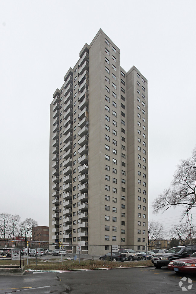 Building Photo - 2440 Hurontario St