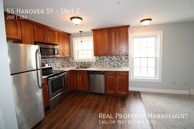 Building Photo - Available Now-  2 Bedroom Townhouse Style ...
