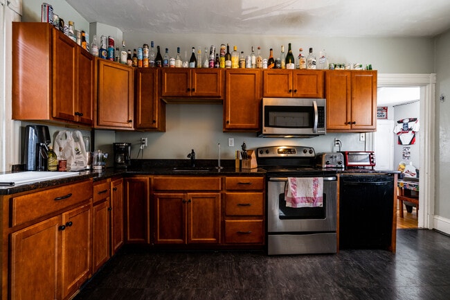 Building Photo - 11 Reedsdale St