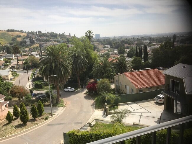 Foto del edificio - 4037 Jennings Dr
