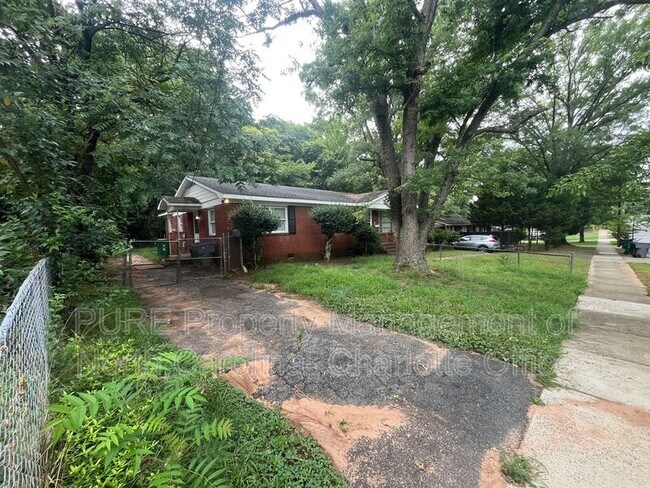 Building Photo - 6013 Ingleside Dr