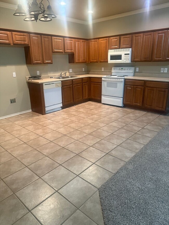 Building Photo - 3705 Matthew Dr