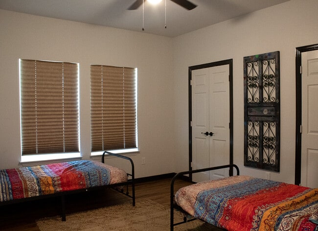 Photo - 1500 N Ruddell St Apartments