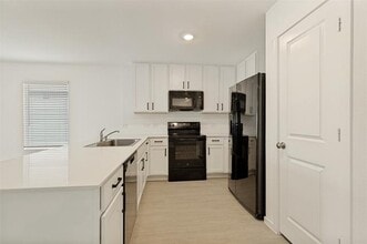 Building Photo - 621 Holleman Dr