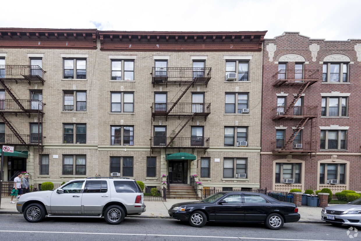Primary Photo - 399 Saint Johns Pl