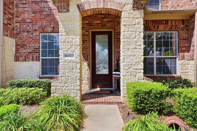 Foto del edificio - 16023 Powder Springs Ln
