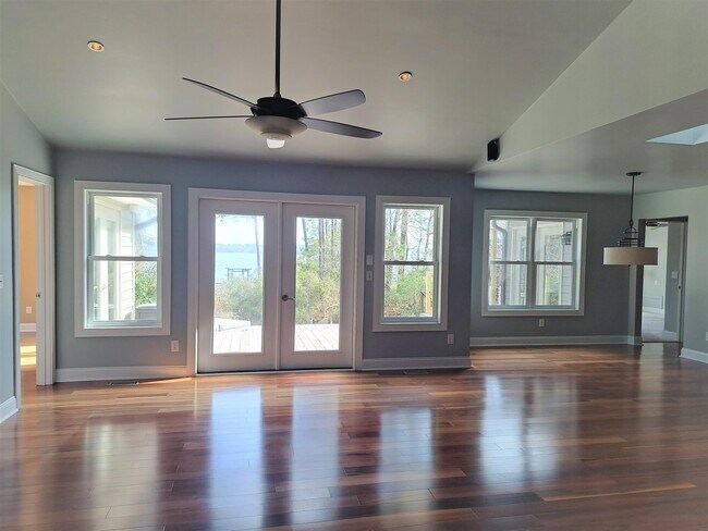Building Photo - 326 N Plantation Ln