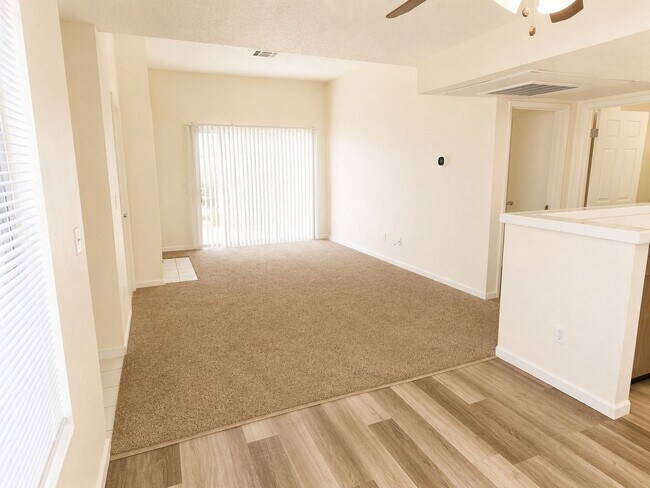 Foto del edificio - 7100 W Pirates Cove Rd