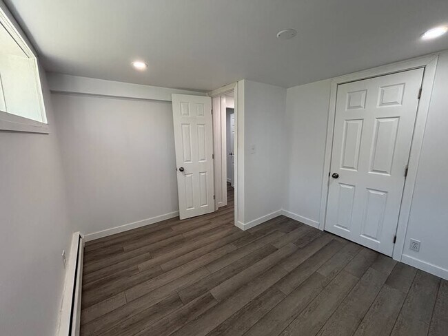 Photo du bâtiment - 2 Bed 1 Bath Apartment $1700/m All-Inclusive!