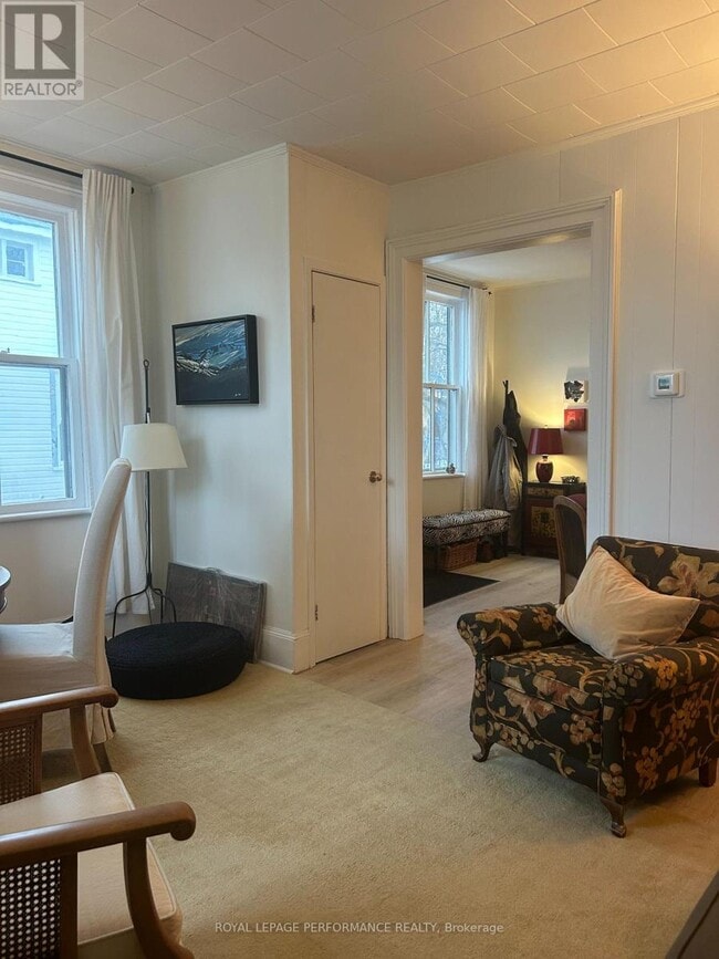 Photo du bâtiment - 33 Gore St W