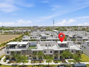 Building Photo - 25847 SW 145th Ave