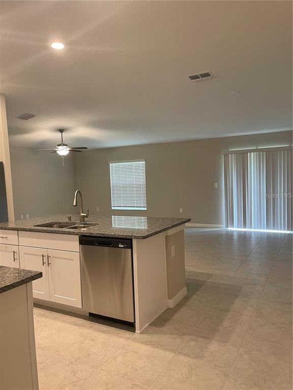 Foto del edificio - 5406 Amaryllis Garden St