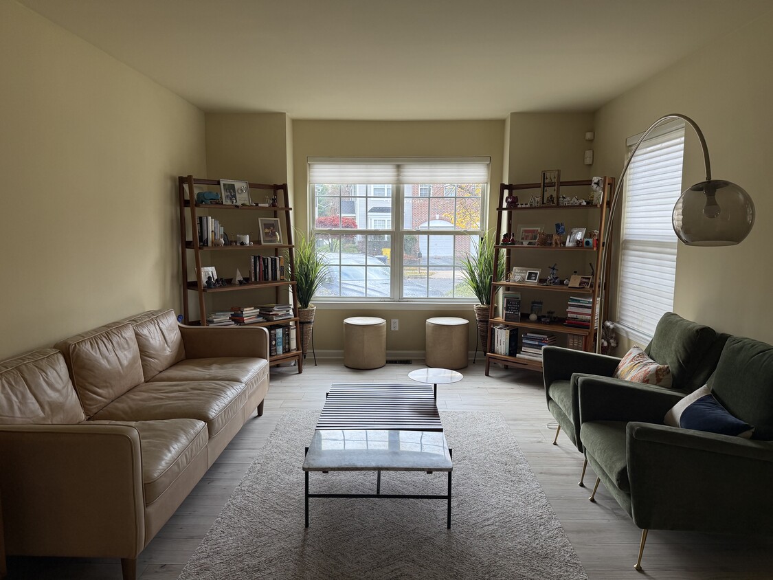 Primary Photo - 283 Fountayne Ln