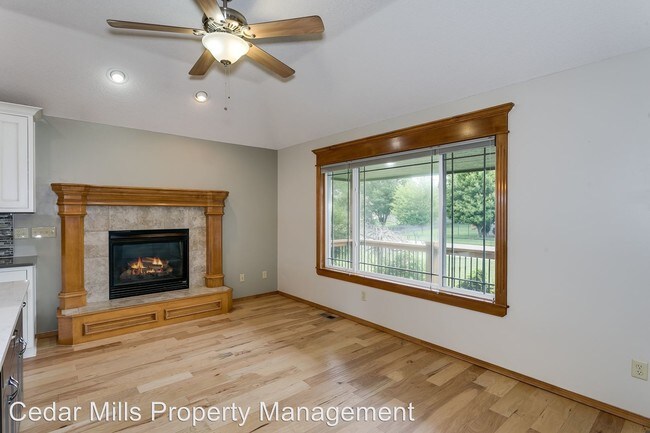 Building Photo - 5 br, 3 bath House - 1349 S. Hilltop Rd.