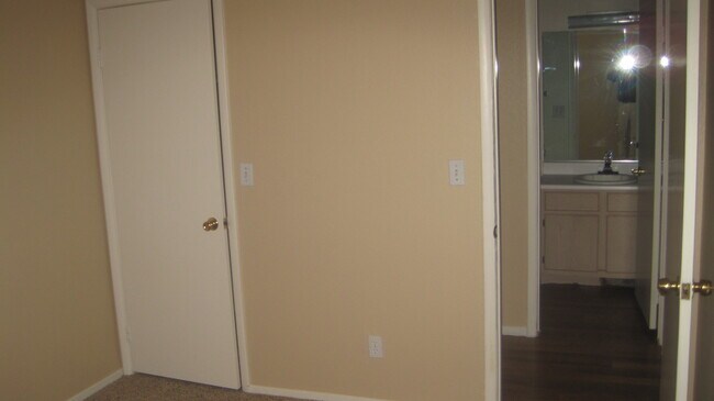 Building Photo - 5111 Lindell Road Unit 107