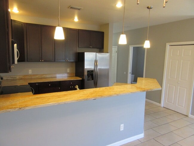 Foto del edificio - 2416 Astrid Ln